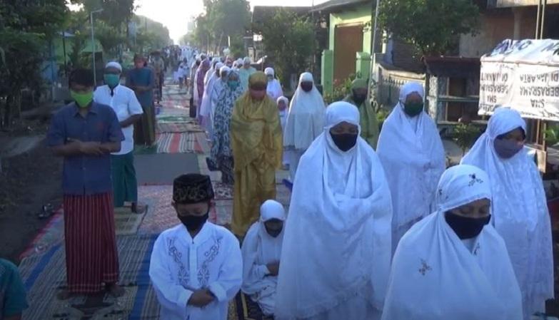 2.000 Warga Jombang Salat Id di Jalan Raya dengan Saf Memanjang hingga Sejauh 1 KM