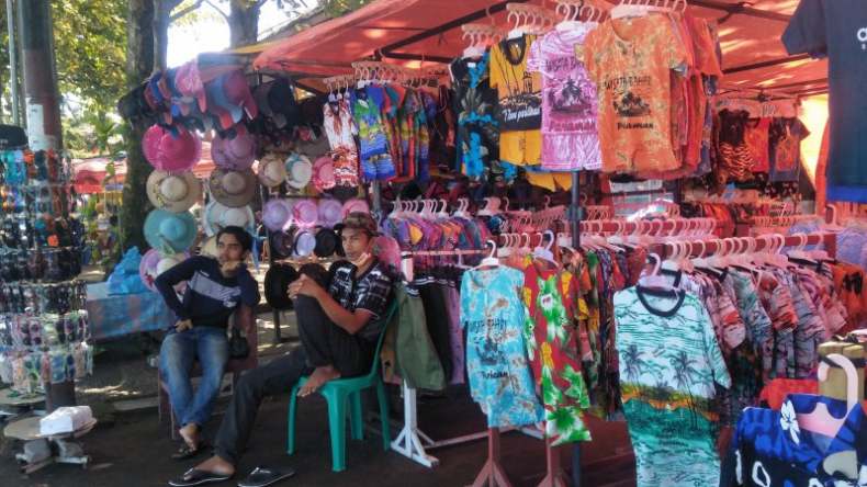 Jualan Meski Lokasi Wisata Ditutup, Pedagang: Dapat Rp100.000 Sudah Sujud Syukur