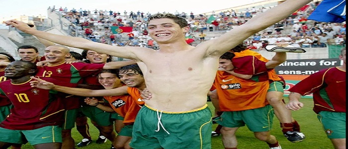 Bentuk tubuh Cristiano Ronaldo saat masih kerempeng (foto: The Sun)
