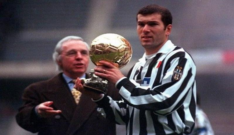 Zinedine Zidane Sebut Satu Bek yang Paling Ditakuti: Dia Sangat Sulit Dilewati