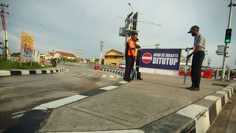 Akses Menuju Jakarta Ditutup, Kendaraan Tidak Bisa Masuk Tol - Bagian 1