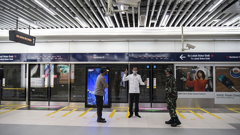 Presiden Jokowi Cek Kesiapan New Normal di Stasiun MRT Bundaran HI - Bagian 1