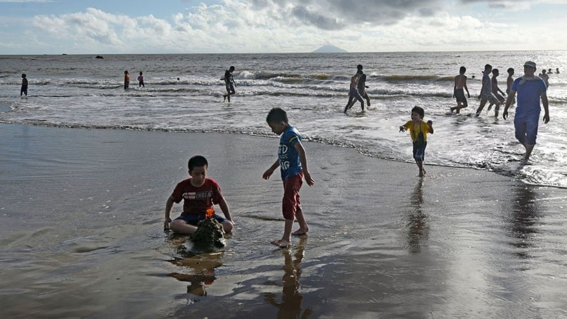 Kawasan Pantai Anyer dan Carita Ramai Wisatawan Meski Ditutup - Bagian 3