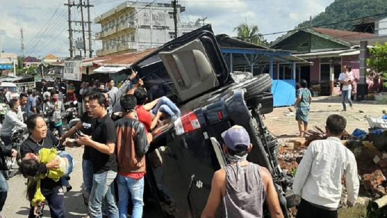 title Kecelakaan Beruntun di Lubuklinggau, Bocah 10 Tahun Tewas Dihantam Minibus Kecelakaan Beruntun di Lubuklinggau, Bocah 10 Tahun Tewas Dihantam Minibus