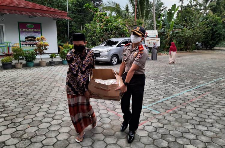 Ringankan Panti Asuhan, Mantan Wakapolres Kulonprogo Bagikan Sembako