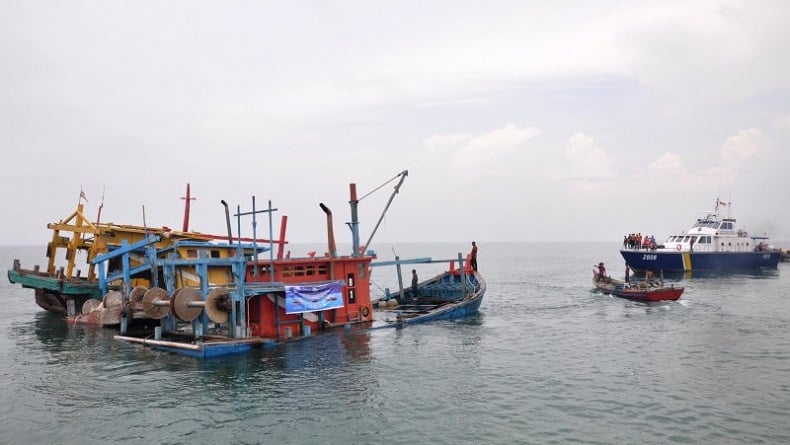 Polda Sumut Serahkan 2 Kapal Nelayan Asing Pencuri 1,7 Ton Ikan ke PSDKP Belawan