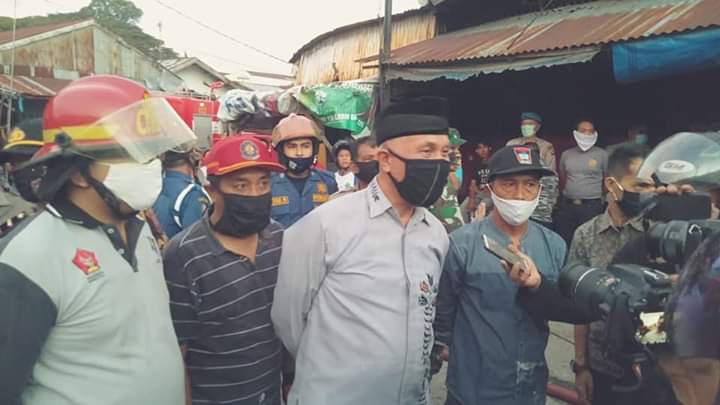 2 Unit Toko di Kompleks Pertokoan Koppas Plaza Pasar Raya Padang Terbakar