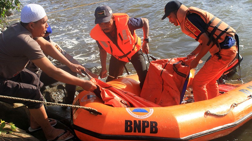 Evakuasi Korban Tenggelam di Kawasan Objek Wisata Pantai Aceh Barat - Bagian 2