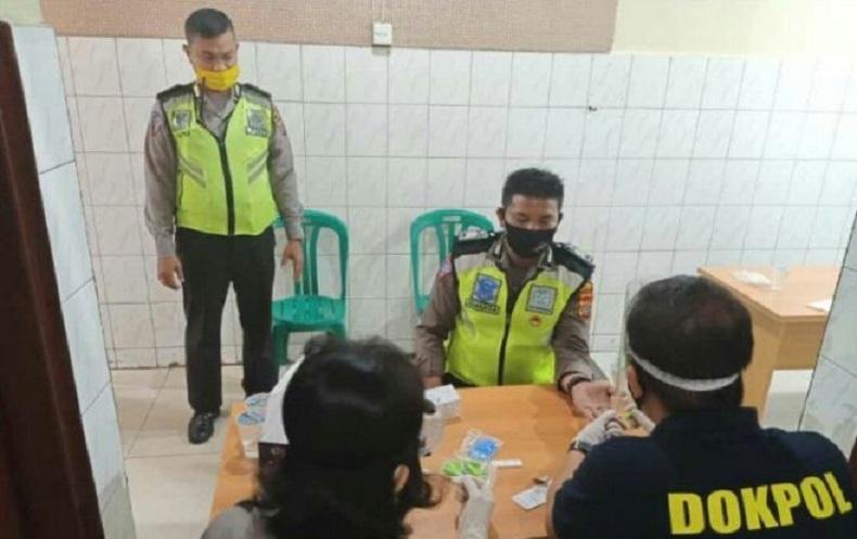 Camat dan Seluruh Personel Polsek Medan Kota Jalani Rapid Test Massal Covid-19