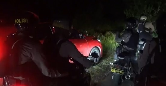 title Pesta Miras di Mobil, 5 Muda-Mudi di Palangkaraya Ditangkap Polisi Pesta Miras di Mobil, 5 Muda-Mudi di Palangkaraya Ditangkap Polisi