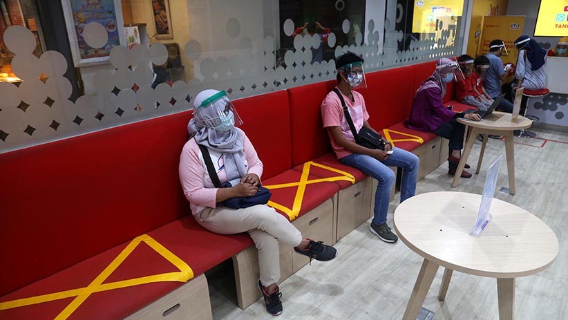 New Normal, Pengunjung Plaza Marina Surabaya Wajib Pakai Pelindung Wajah - Bagian 4