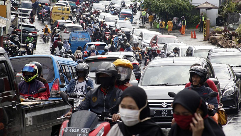 Libur Akhir Pekan, Kawasan Puncak Bogor Ramai Wisatawan - Bagian 3