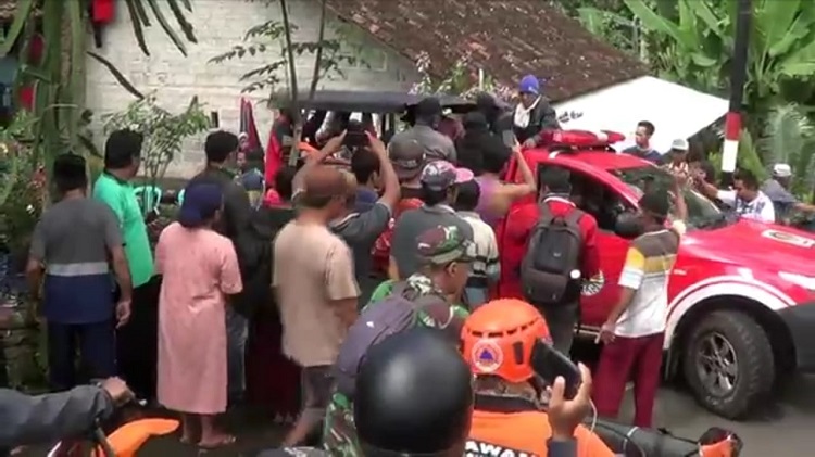 title Penambang Belerang Tewas Terseret Gelombang Air Kawah Ijen Penambang Belerang Tewas Terseret Gelombang Air Kawah Ijen