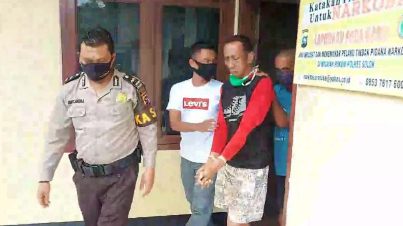 Curi Mobil, Anggota Polres Sawahlunto Babak Belur Dihajar Warga