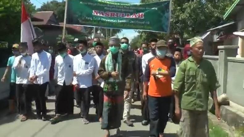 Sembuh dari Corona, Santri Ini Disambut Bak Pahlawan oleh Ratusan Warga