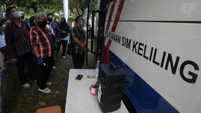 Antrean Perpanjang SIM di Tengah Pandemi Covid-19 - Bagian 3
