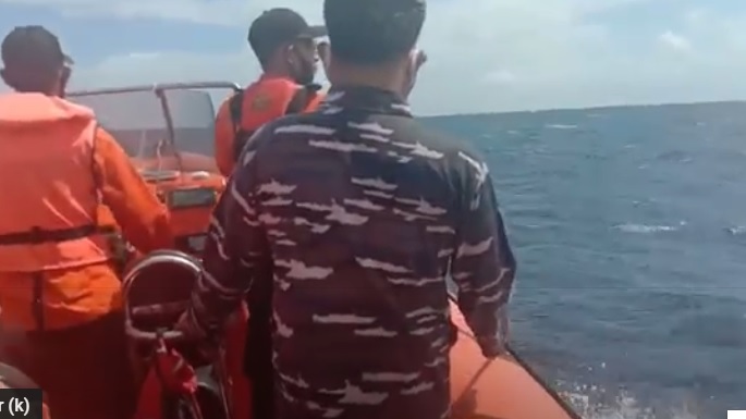 title Kapal Nelayan Tenggelam Dihantam Ombak di Wakatobi, 5 Orang Hilang, 2 Selamat Kapal Nelayan Tenggelam Dihantam Ombak di Wakatobi, 5 Orang Hilang, 2 Selamat