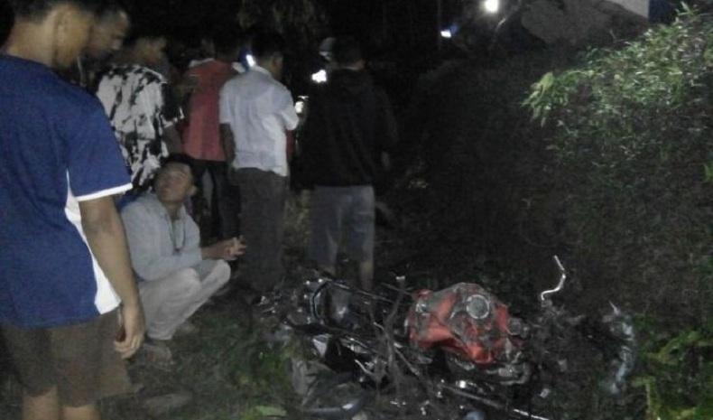 title Pengendara Motor Tewas Tabrak Truk Tangki di Jalinsum Pematangsiantar-Medan Pengendara Motor Tewas Tabrak Truk Tangki di Jalinsum Pematangsiantar-Medan