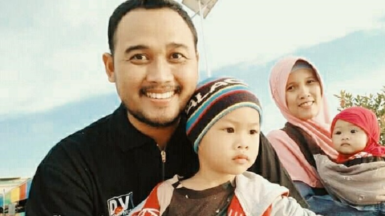 Pria Ini Rela Gantikan Istrinya yang Bertugas Jadi Perawat di Ruang Isolasi Covid-19 RS SI