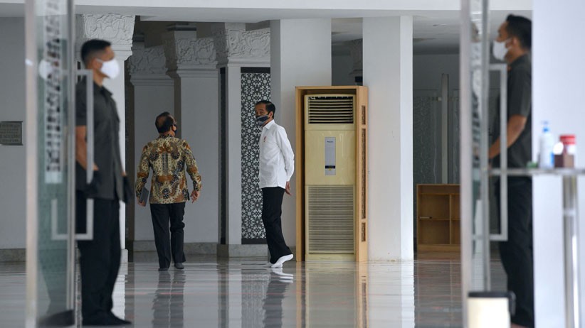 Presiden Jokowi Cek Kesiapan New Normal di Masjid Baiturrahim Istana Kepresidenan - Bagian 2