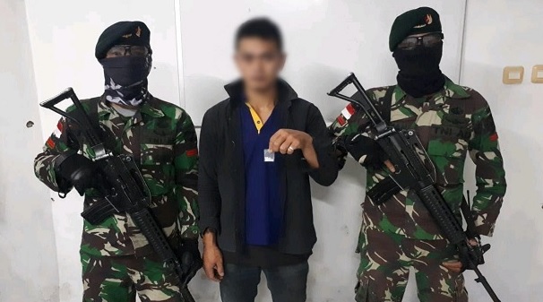 Satgas Pamtas Tangkap Pemuda Beli Sabu di Perbatasan Malaysia