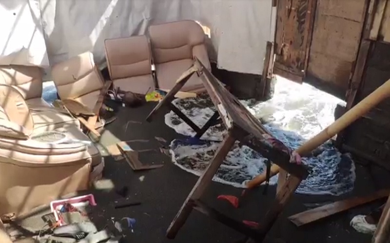 Gelombang Tinggi di Pesisir Kendal Rusak Sejumlah Rumah dan Tambak