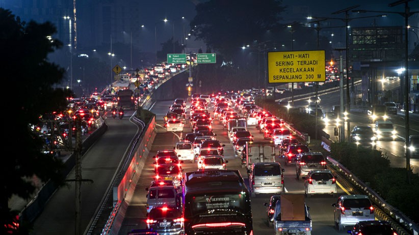 Hari Pertama PSBB Transisi, Jakarta Macet Malam Ini - Bagian 2