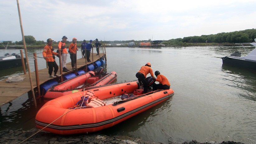 Dua Nelayan Tenggelam Diterjang Gelombang Tinggi di Muara Karangsong - Bagian 2