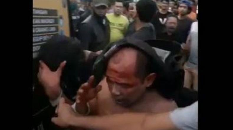 title Rampas Tas Mahasiswi di Ringroad Medan, 2 Jambret Diamuk Massa dan Nyaris Dibakar Rampas Tas Mahasiswi di Ringroad Medan, 2 Jambret Diamuk Massa dan Nyaris Dibakar