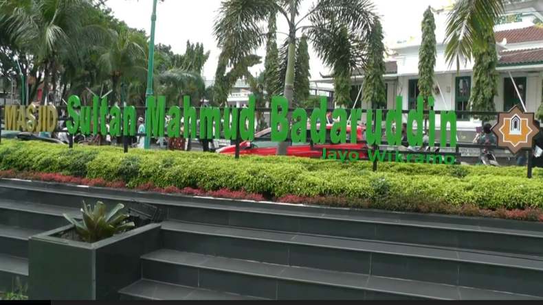 Pengurus Masjid Agung Palembang Sembelih Hewan Kurban Malam Hari