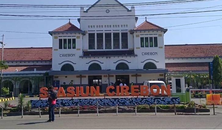 Mulai Operasi Kereta Api Jarak Jauh, Stasiun Cirebon Masih Sepi