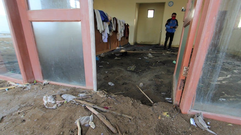 Pascabanjir Rob, Permukiman Warga di Indramayu Tertimbun Pasir Setinggi 50 Cm - Bagian 2