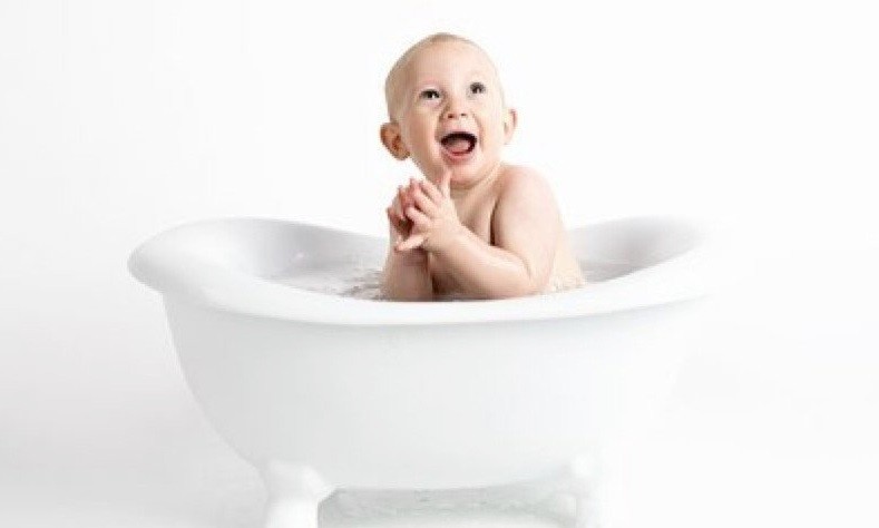 Waktu Mandi Dapat Pengaruhi Tumbuh Kembang Bayi, Ada Interaksi dan Stimulus Rangsangan