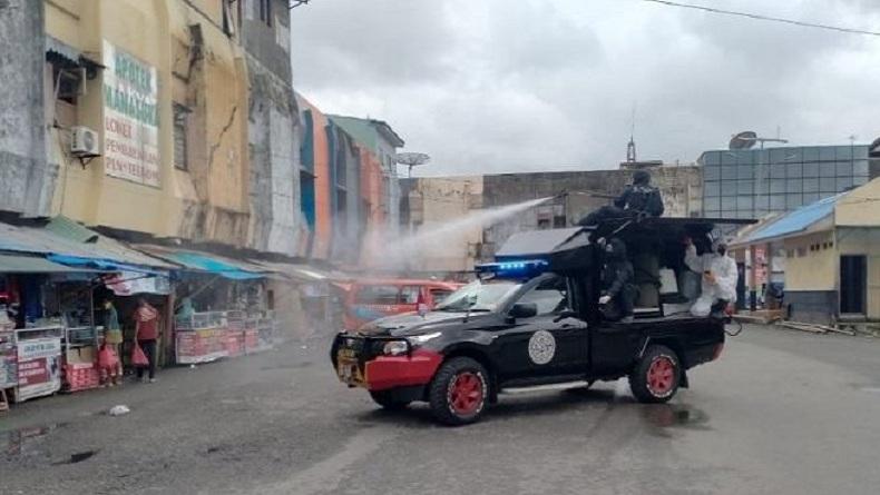 Brimob Polda Maluku Kembali Semprotkan Disinfektan Cegah Covid-19 di Ambon