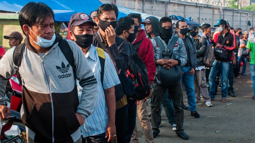 Antrean Panjang Penumpang KRL di Stasiun Rangkasbitung - Bagian 3