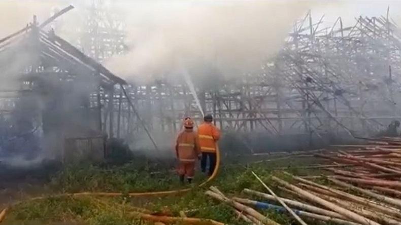 6 Gudang Tembakau PTPN X Jember Terbakar, 5 Mobil Damkar Dikerahkan