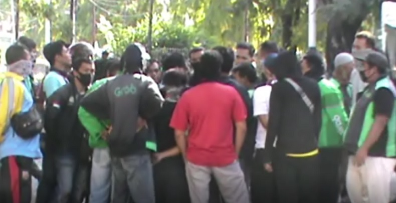 Insentif Dipotong 50 Persen, Ratusan Driver Ojol Datangi Kantor Grab Mataram