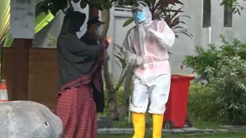 Hilangkan Jenuh, Pasien Covid-19 di Ternate Goyang Sehat Tiap Pagi