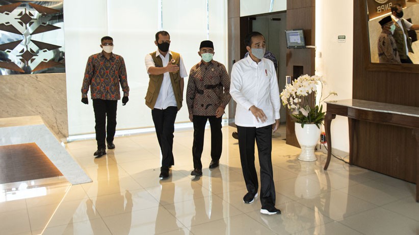 Presiden Jokowi Cek Penanganan Virus Corona di Kantor Gugus Tugas Covid-19 - Bagian 2