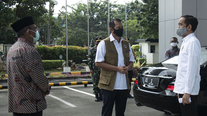 Presiden Jokowi Cek Penanganan Virus Corona di Kantor Gugus Tugas Covid-19 - Bagian 3