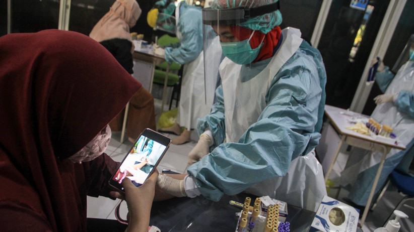 Jelang Tahun Ajaran Baru, Guru-Guru di Sidoarjo Jalani Rapid Test - Bagian 2