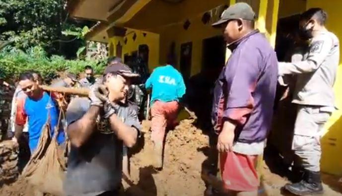 Tanah Longsor Timpa Rumah di Majalengka, 1 Orang Patah Tulang