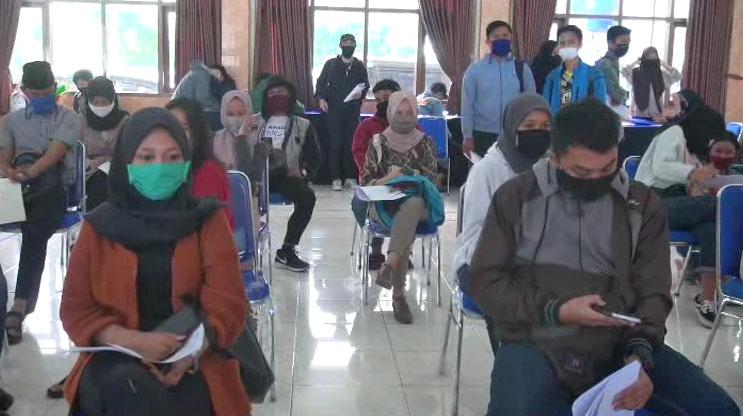 Pemohon SKCK di Polres Cimahi Membeludak, Petugas Terpaksa Gunakan Gedung Serba Guna