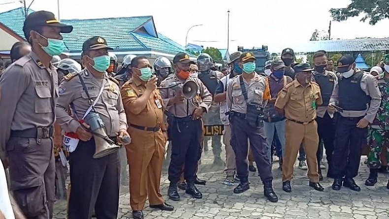 Gegara Insentif, ASN Pemkab Keerom Palang Kantor Bupati