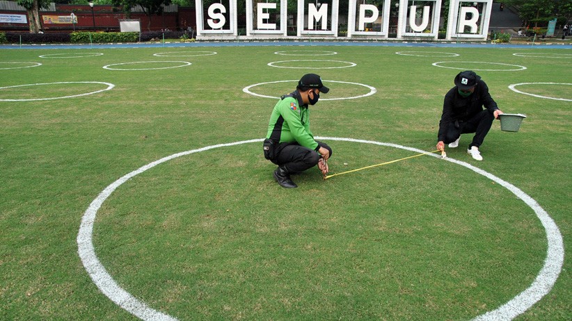 Taman Sempur Bogor Dibuat Lingkaran untuk Tanda Jarak Sosial Warga - Bagian 2