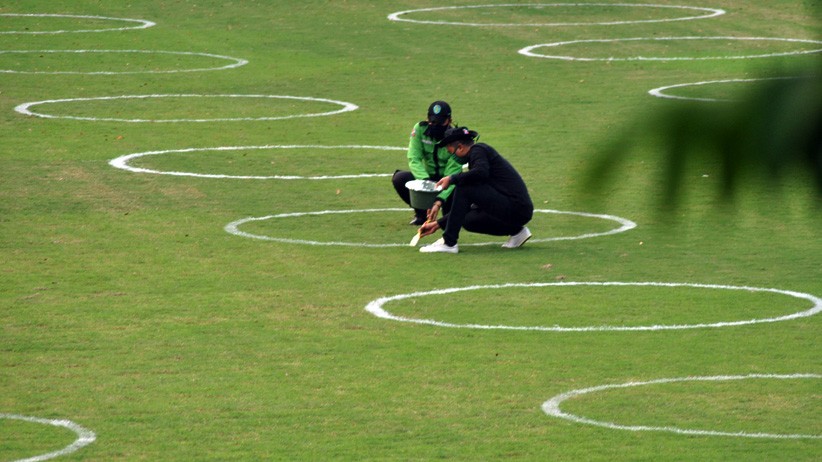 Taman Sempur Bogor Dibuat Lingkaran untuk Tanda Jarak Sosial Warga - Bagian 1
