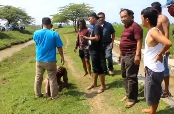 title Maling Motor di Indramayu Dihajar Warga hingga Babak Belur Maling Motor di Indramayu Dihajar Warga hingga Babak Belur