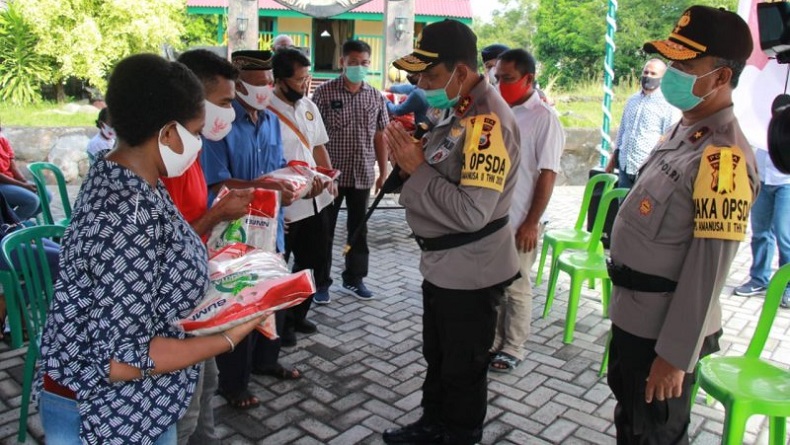 Polda Malut Salurkan Bantuan Beras untuk Mahasiswa Papua di Ternate