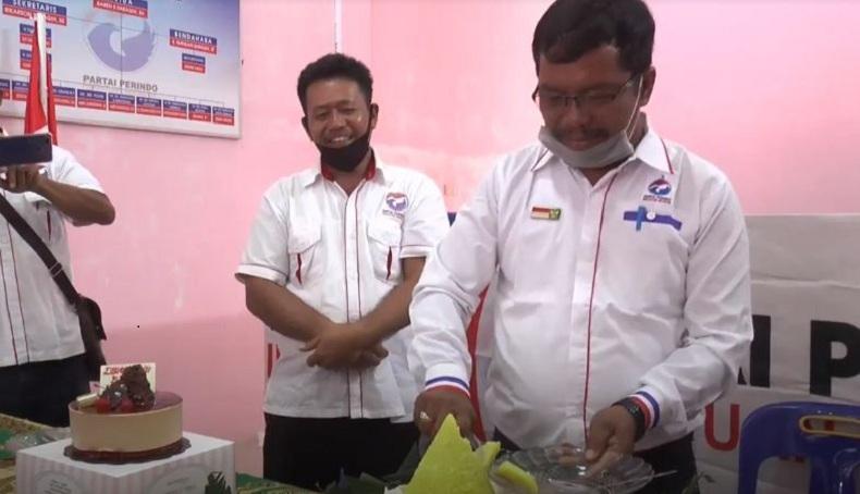 Syukuran HUT Ke-5, Pengurus dan Anggota DPRD Simalungun Fraksi Perindo Bagikan Sembako