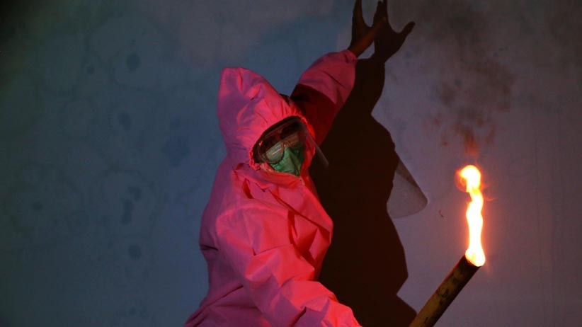 Seniman Surabaya Tampilkan Monolog Ancaman Corona di Era New Normal - Bagian 4